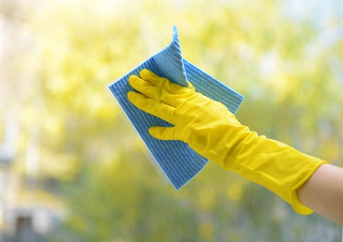 Deep mattress cleaning equipment in use